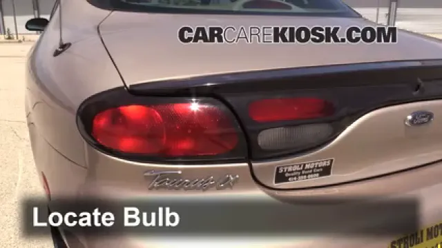 1999 Ford Taurus LX 3.0L V6 Éclairage Feu clignotant arrière (remplacer l'ampoule)